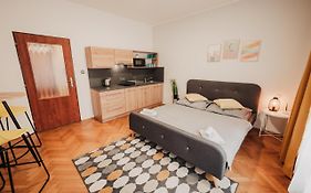 Elegant Studio, 400M From The Square