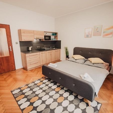 Ferienwohnung Elegant Studio, 400M From The Square Pilsen Exterior foto