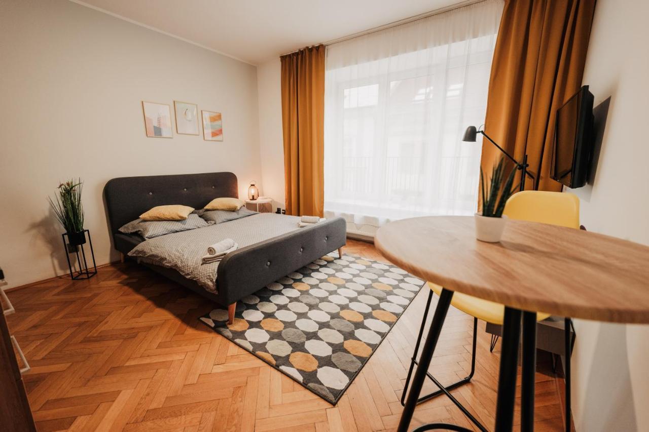 Ferienwohnung Elegant Studio, 400M From The Square Pilsen Exterior foto