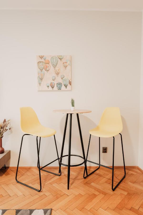 Ferienwohnung Elegant Studio, 400M From The Square Pilsen Exterior foto
