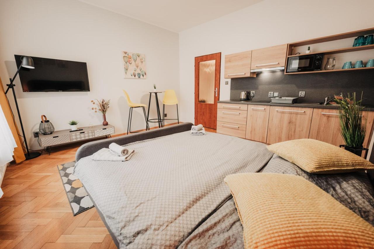 Ferienwohnung Elegant Studio, 400M From The Square Pilsen Exterior foto