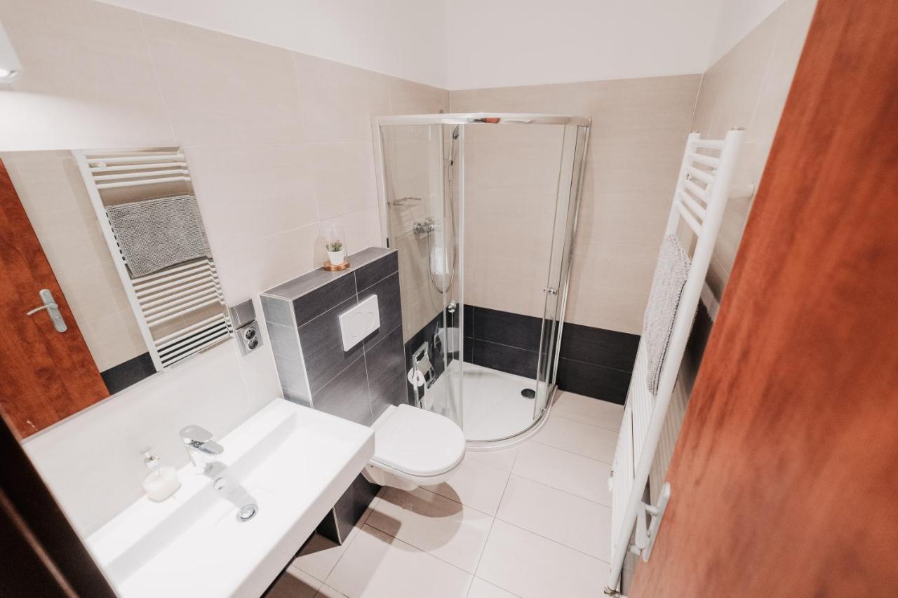 Ferienwohnung Elegant Studio, 400M From The Square Pilsen Exterior foto