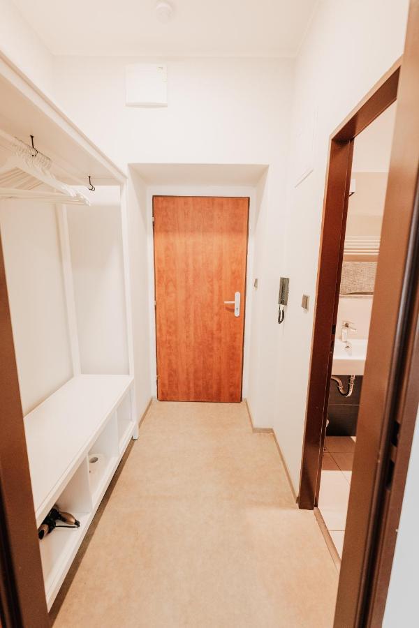 Ferienwohnung Elegant Studio, 400M From The Square Pilsen Exterior foto